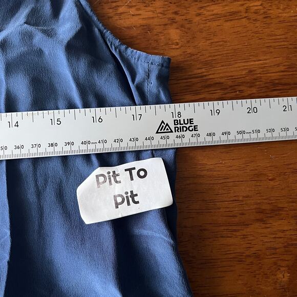 Trina Turk‎ Women's M Blouse Top 100% Silk V-Neck Strappy Back Tank Minimalist - Picture 7 of 9